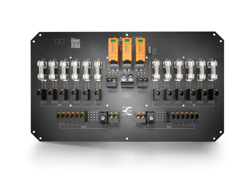 2737440000 - 6-Input Photovoltaic Combiner Box with MPP Tracker and Surge Protection