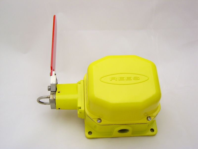 04953-122 Cable Operated Switches with Single Flag Indicators or Latch Plates