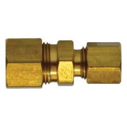 18079 - 3/8 in Compression x 1/4 in Compression Brass Reducing Union Fitting