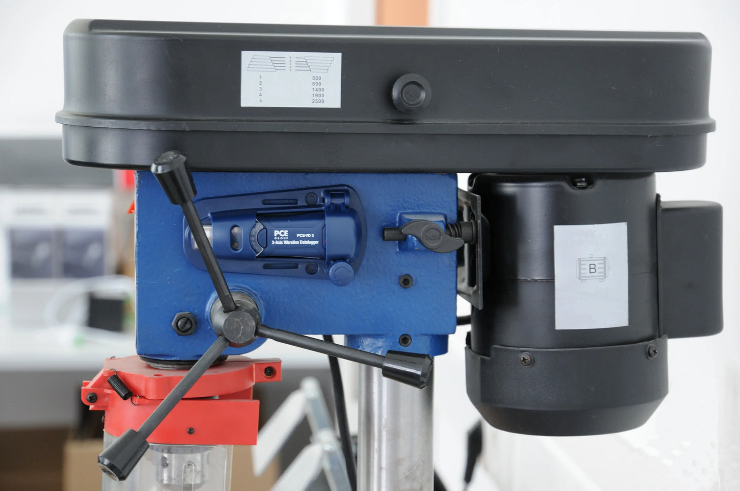 PCE-VD 3 - 3-Axis Vibration Analyzer with ISO Certificate & USB Connection