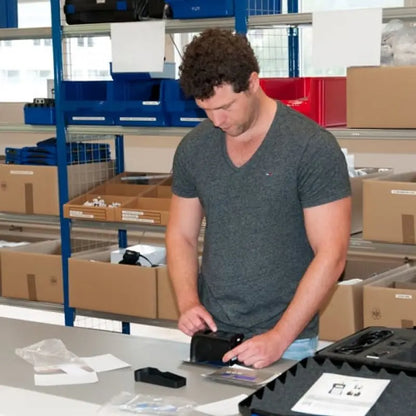 PCE-IGM 100 - Mobile Gloss Meter with 3.5" Display & Data Memory