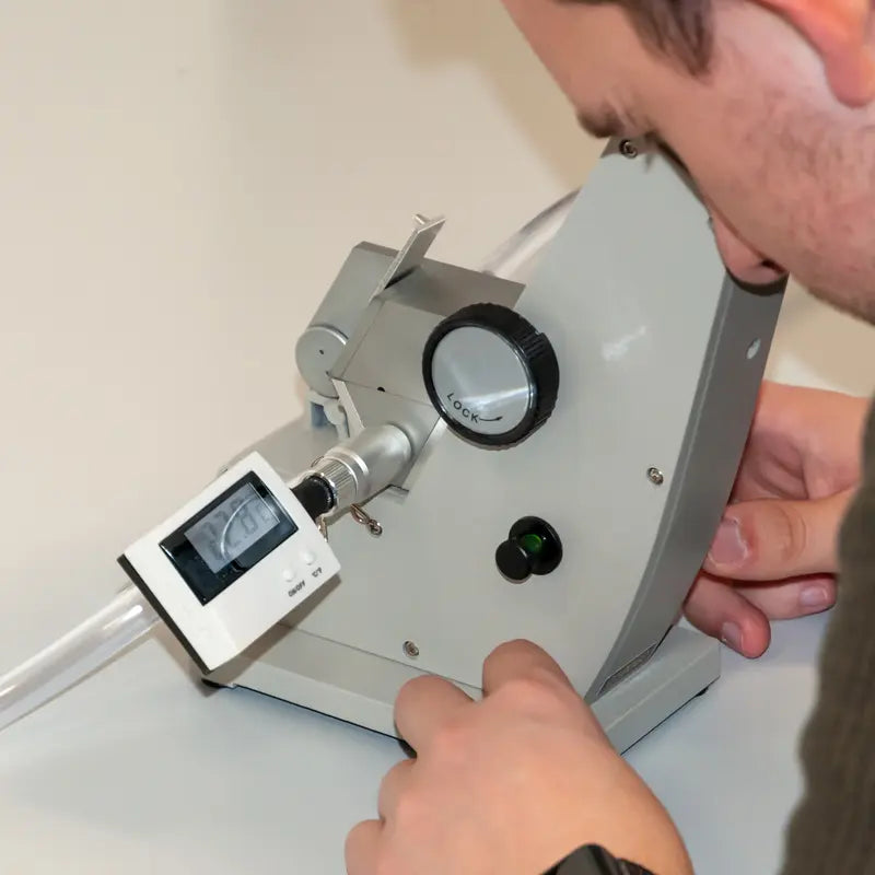 PCE-ABBE-REF2 - Precision Refractometer with Thermometer for Liquid Analysis