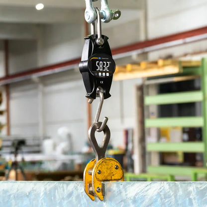 PCE-HS 60N - Durable Crane Scale 60kg with LCD & Hold Function