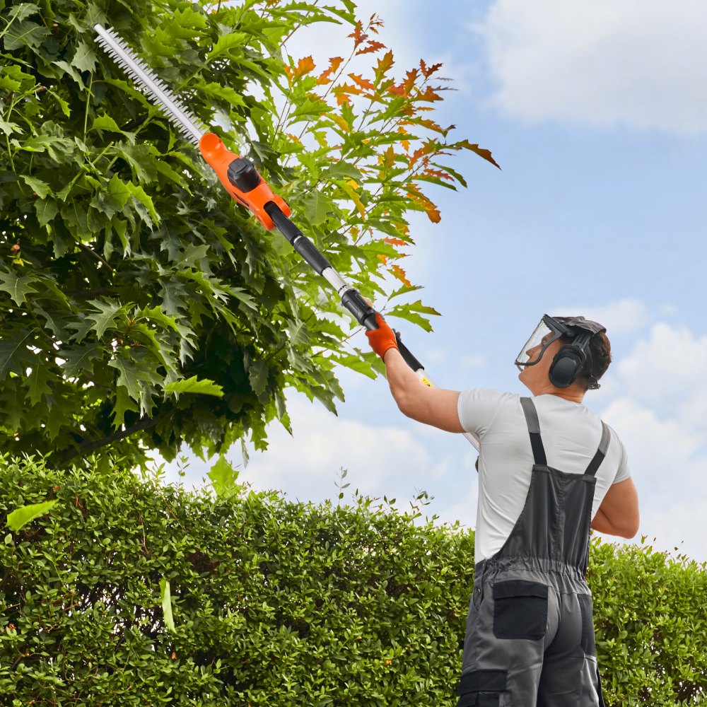M0E-19ET-510 - 20" Telescoping Cordless Hedge Trimmer with 1200RPM Motor
