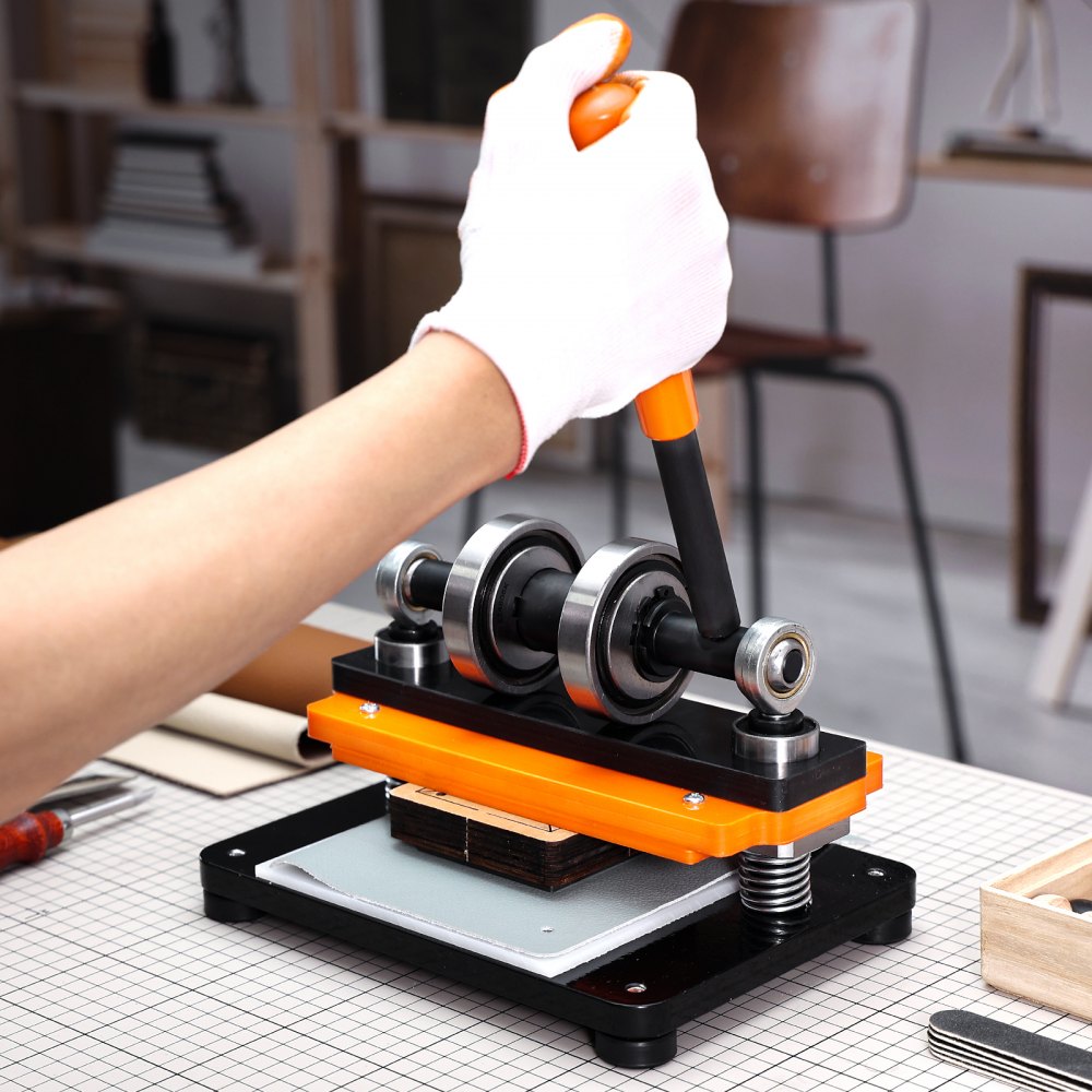 PGYHJ1810 - Compact Leather Cutting Machine for Various Materials